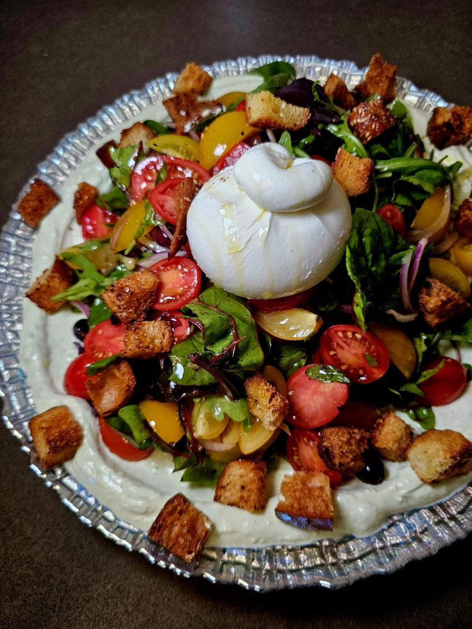 תמונה: סלט בוראטה משודרג