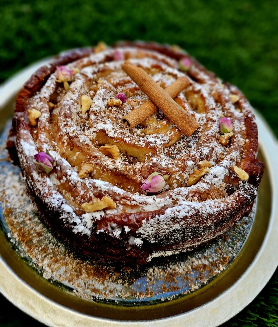 תמונה: עוגת קינמון בחושה