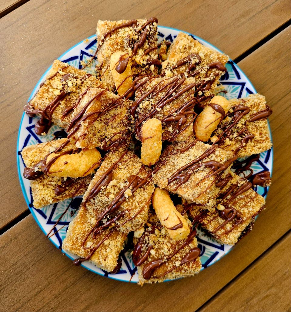 תמונה: חיתוכיות במבה וחמאת בוטנים