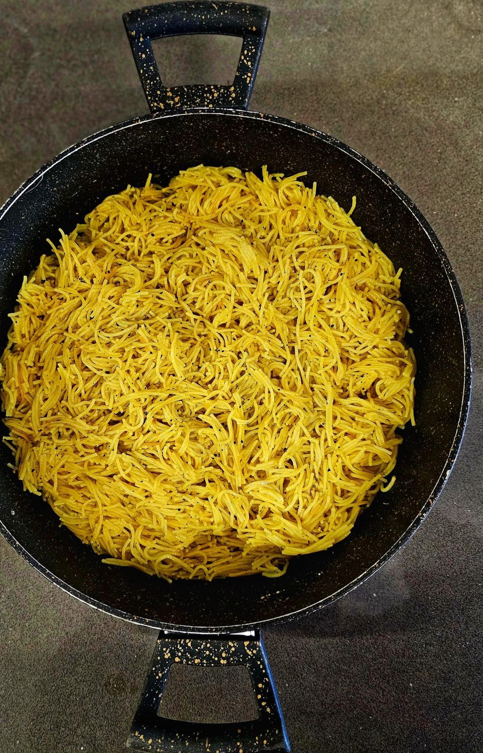 תמונה: אטריות דקיקות (אינטרייה)