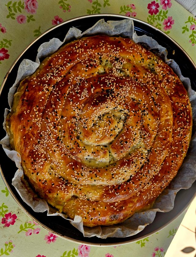 בורקס טורקי ממולא גבינות ותרד