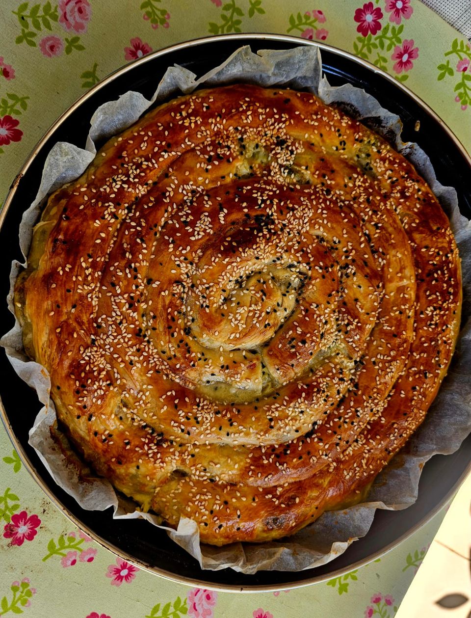 תמונה: בורקס טורקי ממולא גבינות ותרד