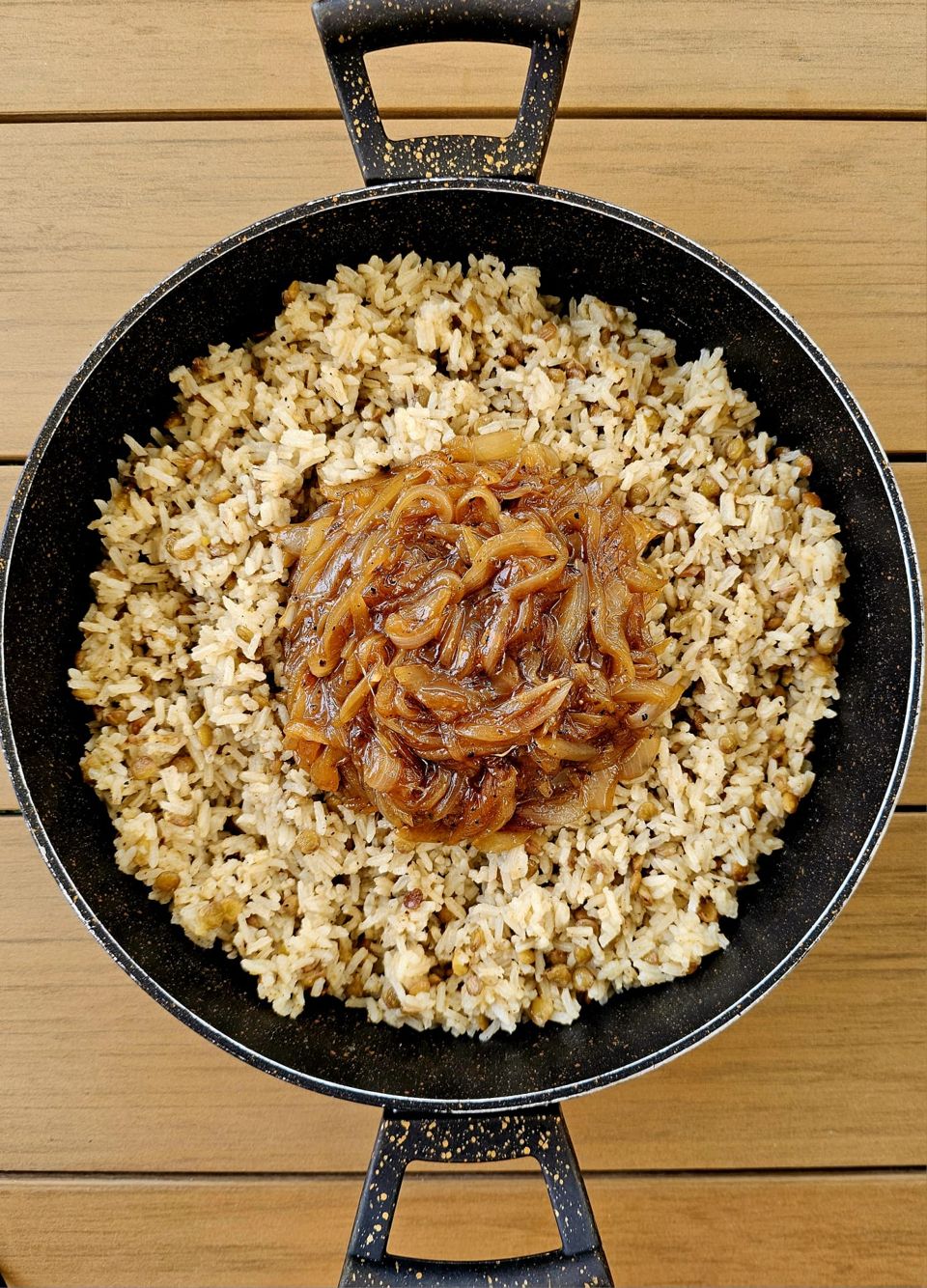 תמונה: מג'דרה עם מלא בצל