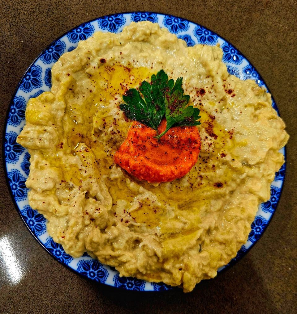 תמונה: סלט חצילים קלויים בטחינה ומיונז