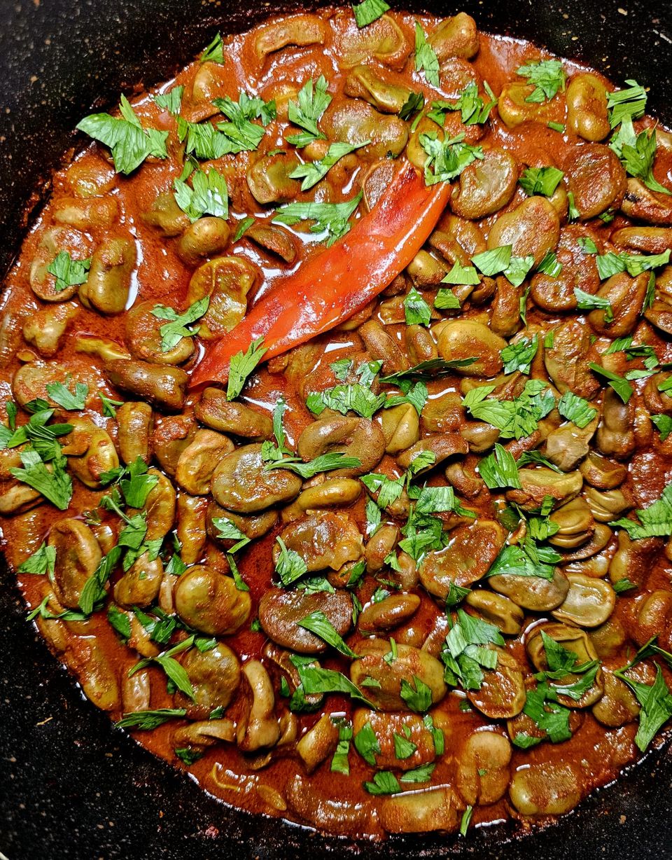 תמונה: תבשיל פול ירוק חריף